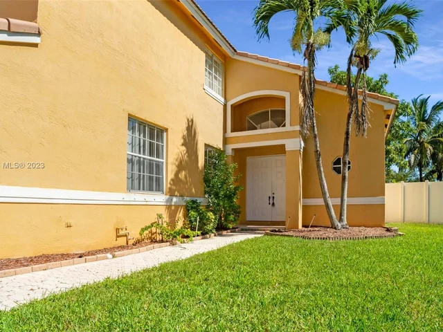 261 SW 192nd Ter, Pembroke Pines FL 33029