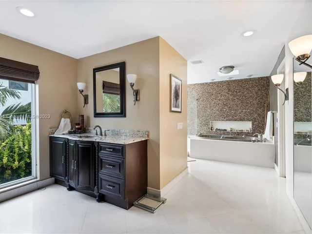 1801 Cleveland Rd, Miami Beach FL 33141