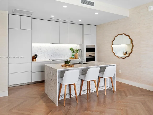 5775 Collins Ave # 1705, Miami Beach FL 33140