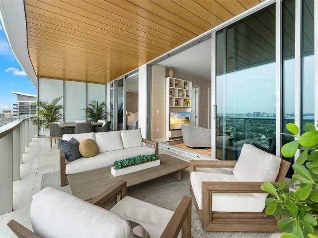 5775 Collins Ave # 1705, Miami Beach FL 33140