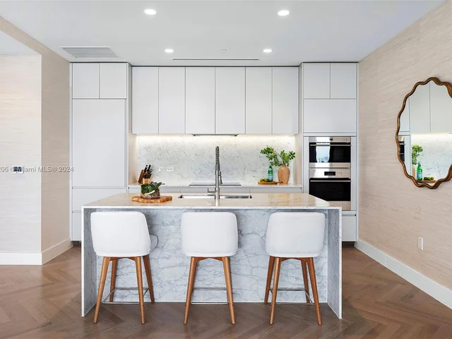 5775 Collins Ave # 1705, Miami Beach FL 33140