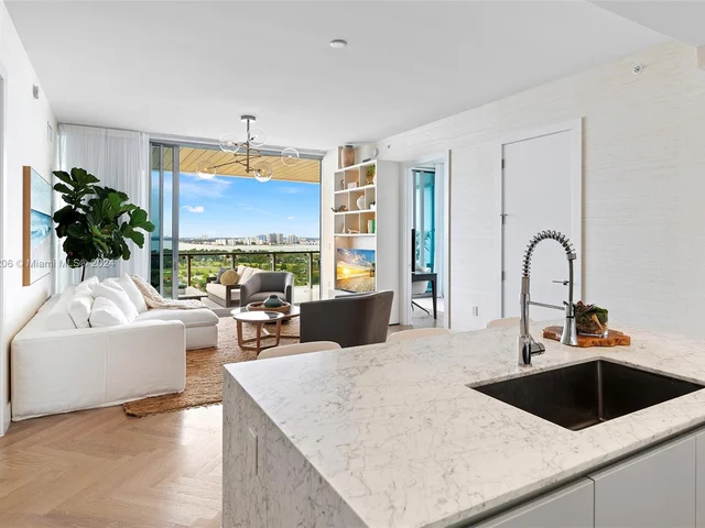 5775 Collins Ave # 1705, Miami Beach FL 33140