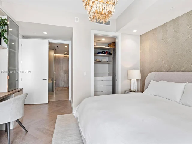 5775 Collins Ave # 1705, Miami Beach FL 33140