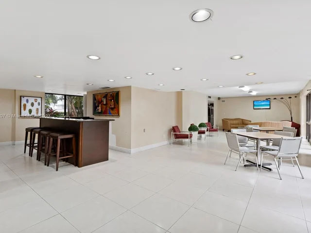 13953 Kendale Lakes Cir # 507B, Miami FL 33183