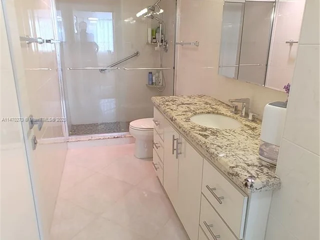 1985 S Ocean Dr, Hallandale Beach FL 33009