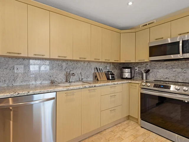 1701 S Ocean Dr # 903, Hollywood FL 33019