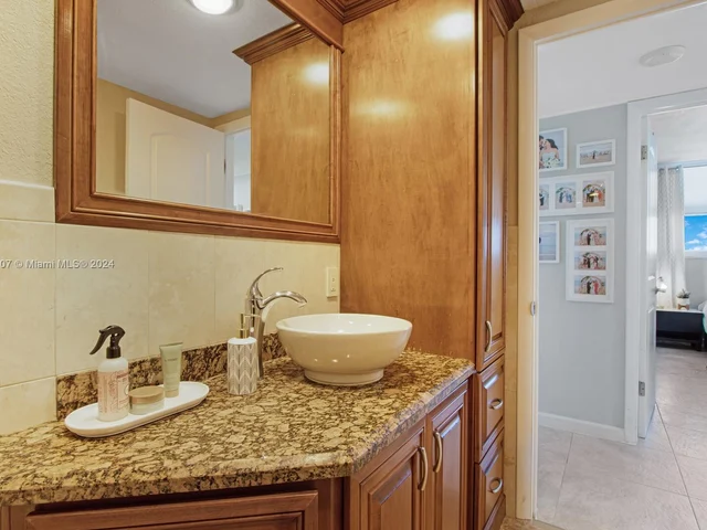 1701 S Ocean Dr # 903, Hollywood FL 33019