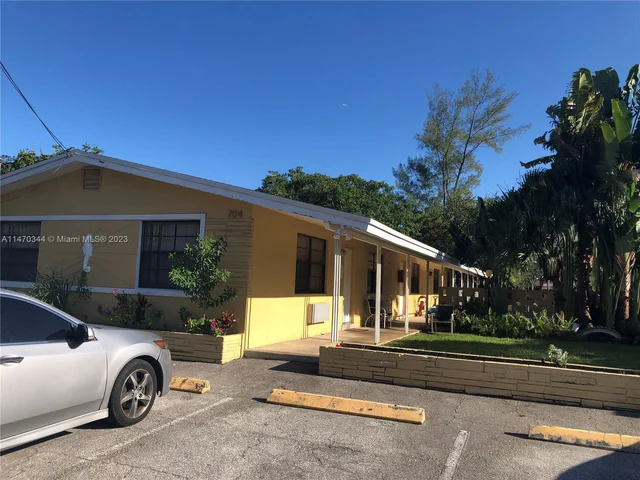 704 NE 1st Ct # 2, Hallandale Beach FL 33009