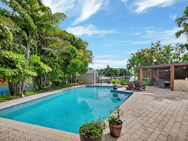 1805 NE 117th Rd, North Miami FL 33181