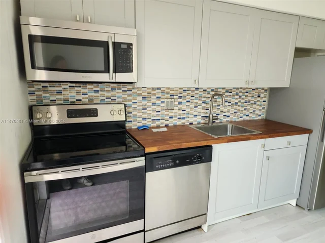 2615 Wilson St, Hollywood FL 33020