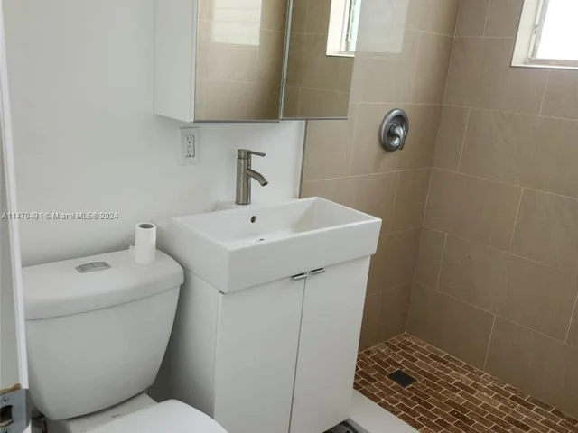 2615 Wilson St, Hollywood FL 33020