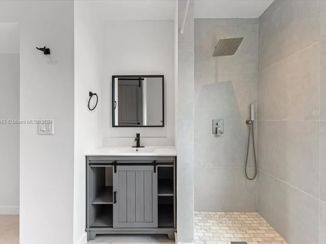 756 NE 72 TER, Miami FL 33138