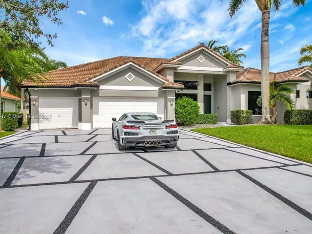 3185 Fairways Dr, Homestead FL 33035