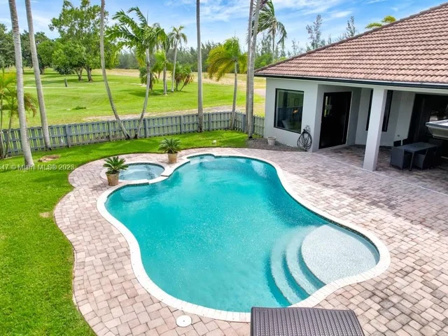 3185 Fairways Dr, Homestead FL 33035