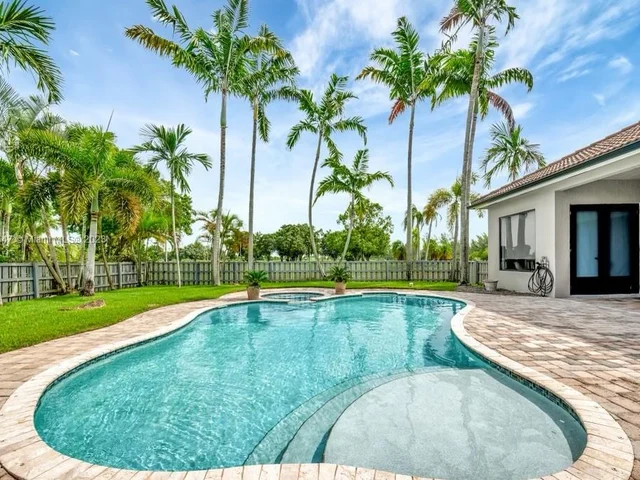 3185 Fairways Dr, Homestead FL 33035