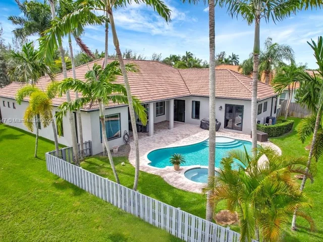 3185 Fairways Dr, Homestead FL 33035