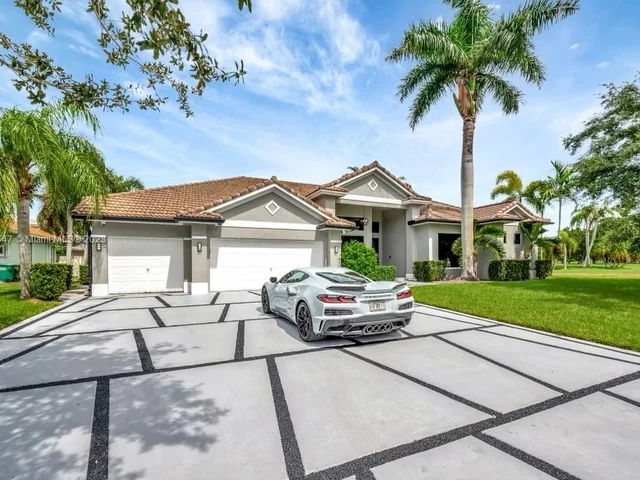 3185 Fairways Dr, Homestead FL 33035