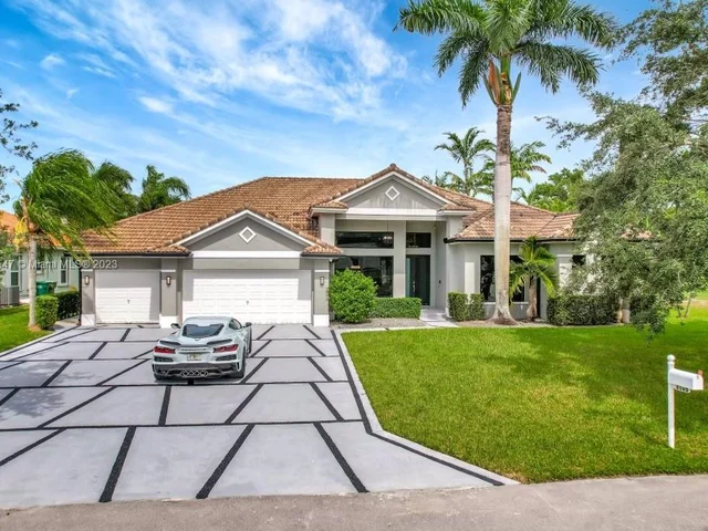 3185 Fairways Dr, Homestead FL 33035