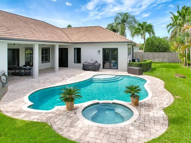 3185 Fairways Dr, Homestead FL 33035