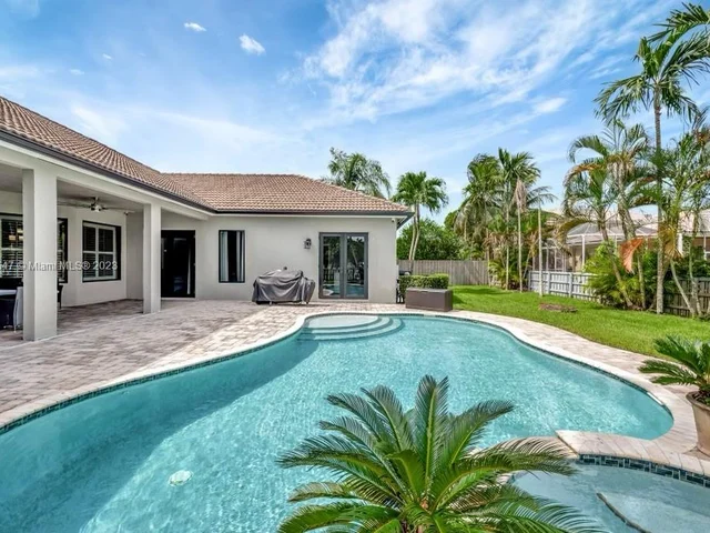 3185 Fairways Dr, Homestead FL 33035