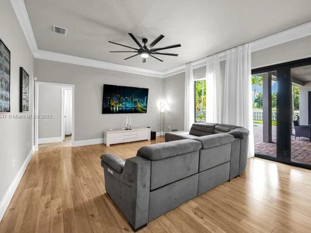 3185 Fairways Dr, Homestead FL 33035