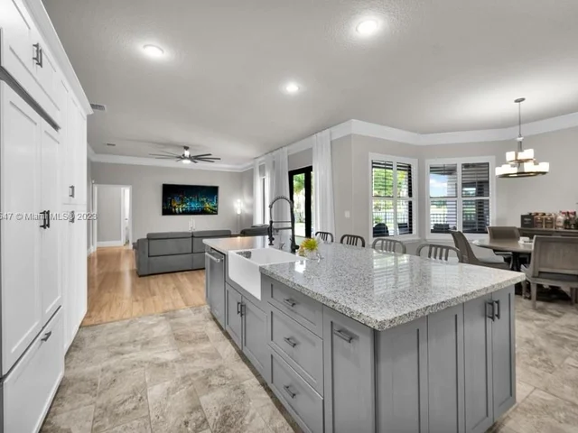 3185 Fairways Dr, Homestead FL 33035