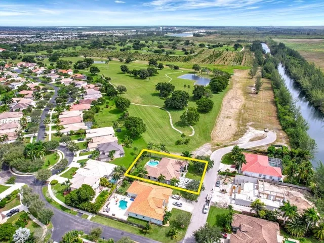 3185 Fairways Dr, Homestead FL 33035