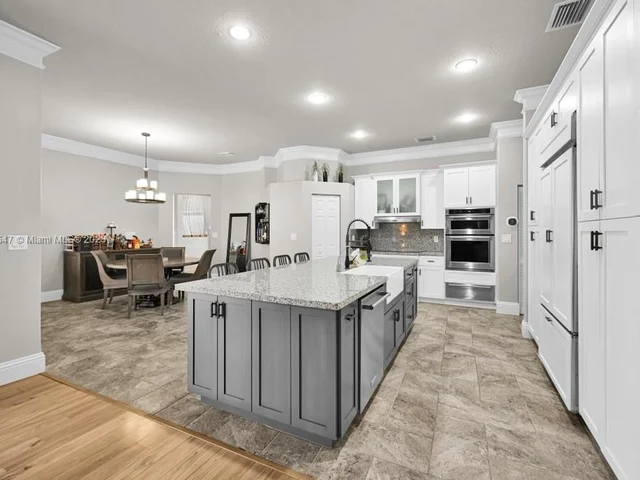 3185 Fairways Dr, Homestead FL 33035