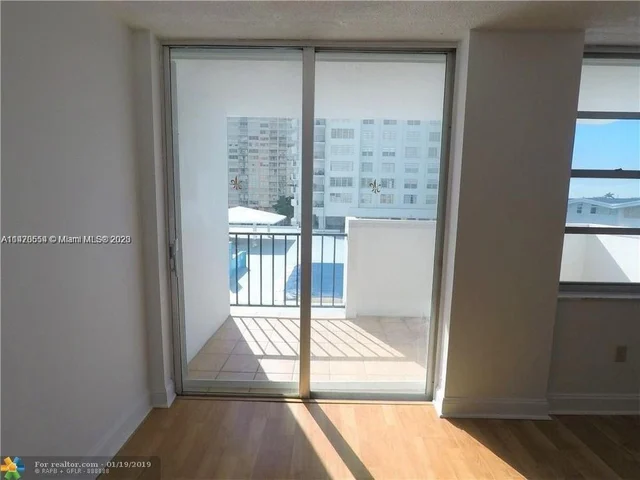 2780 NE 183rd St # 404, Aventura FL 33160