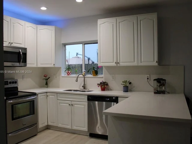 359 NE 32nd Ter, Homestead FL 33033