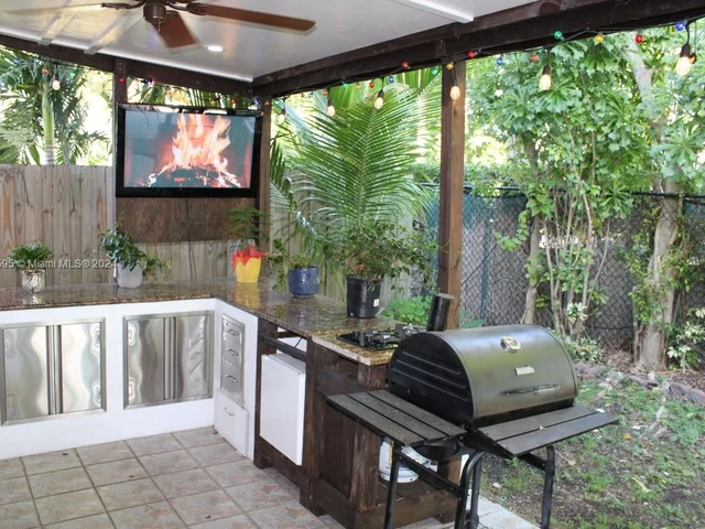 359 NE 32nd Ter, Homestead FL 33033