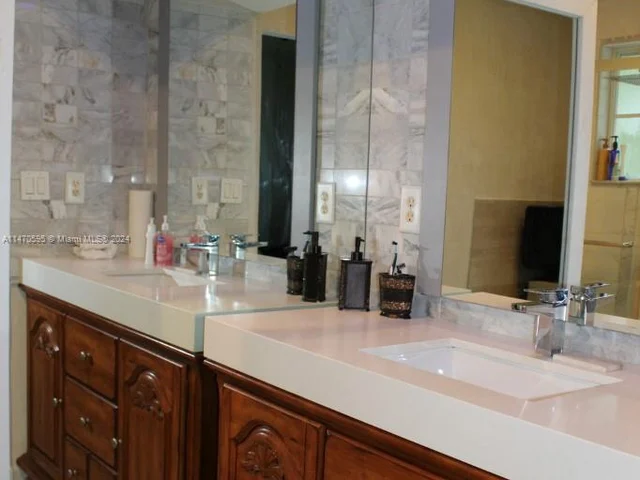 359 NE 32nd Ter, Homestead FL 33033