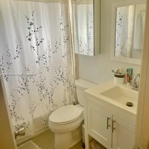 8710 SW 3rd St # 202, Pembroke Pines FL 33025