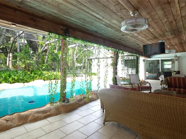 7255 SW 126th St, Pinecrest FL 33156