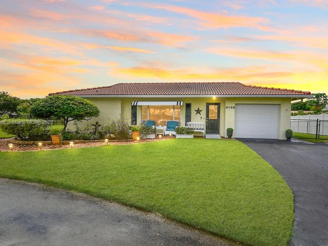 9102 NW 68th St, Tamarac FL 33321