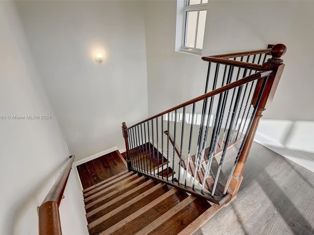 837 NE 16th Ter, Fort Lauderdale FL 33304