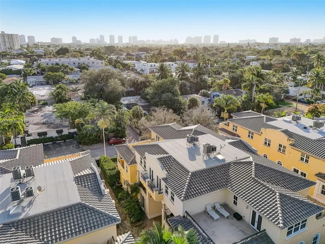 837 NE 16th Ter, Fort Lauderdale FL 33304