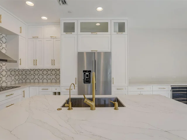 837 NE 16th Ter, Fort Lauderdale FL 33304