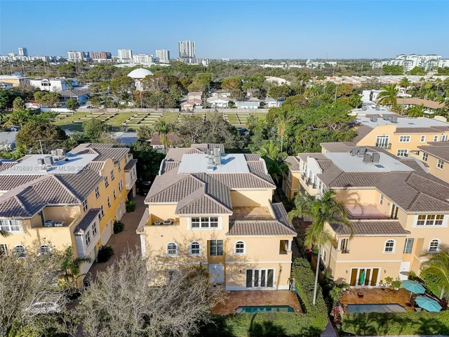 837 NE 16th Ter, Fort Lauderdale FL 33304