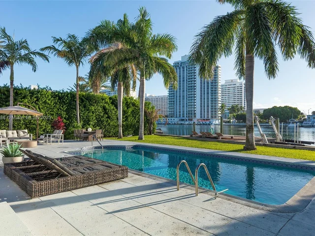 5529 Pine Tree Dr, Miami Beach FL 33140