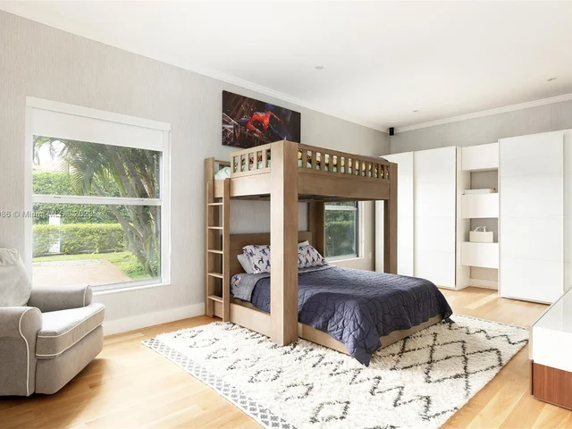 5529 Pine Tree Dr, Miami Beach FL 33140