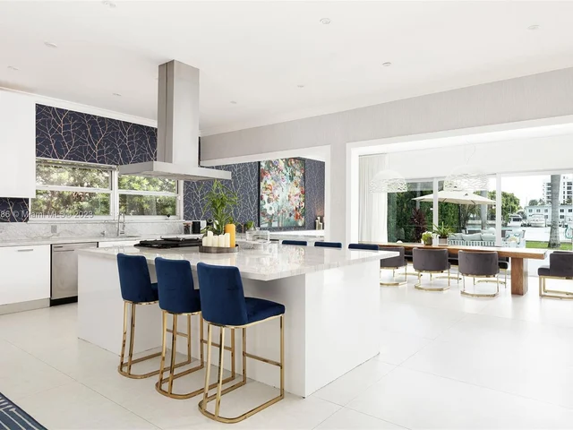 5529 Pine Tree Dr, Miami Beach FL 33140