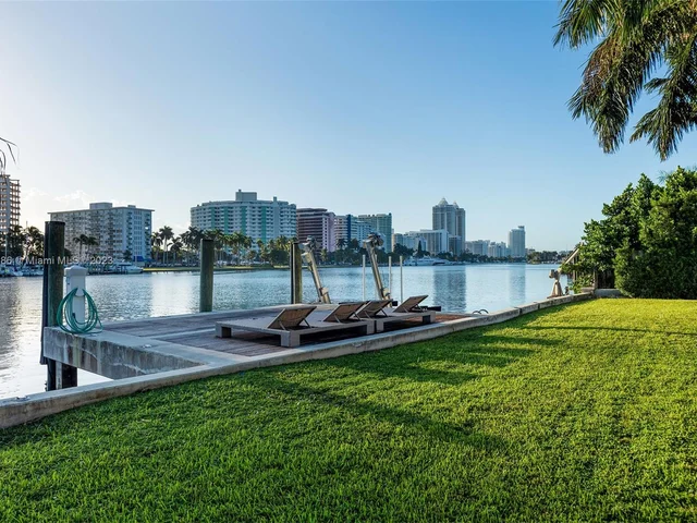 5529 Pine Tree Dr, Miami Beach FL 33140