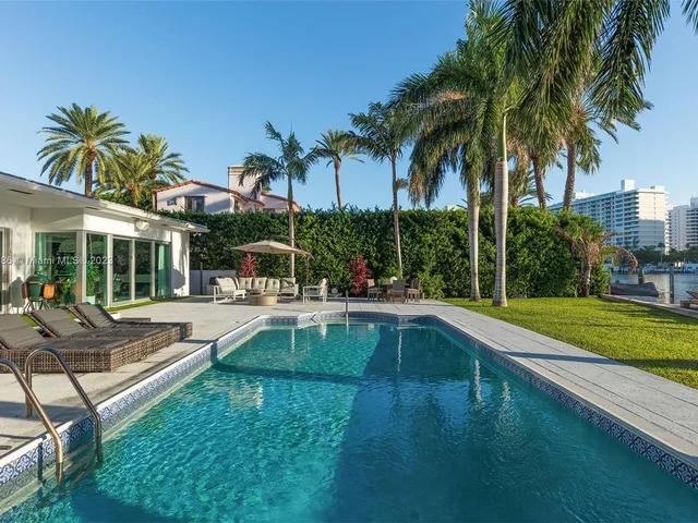 5529 Pine Tree Dr, Miami Beach FL 33140