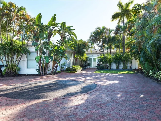 5529 Pine Tree Dr, Miami Beach FL 33140