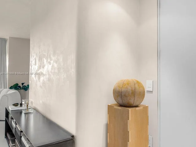 1040 Biscayne Blvd # 3007, Miami FL 33132