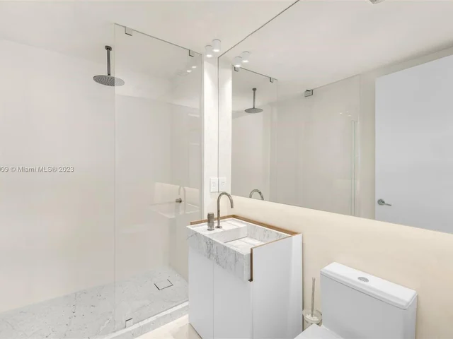 1040 Biscayne Blvd # 3007, Miami FL 33132