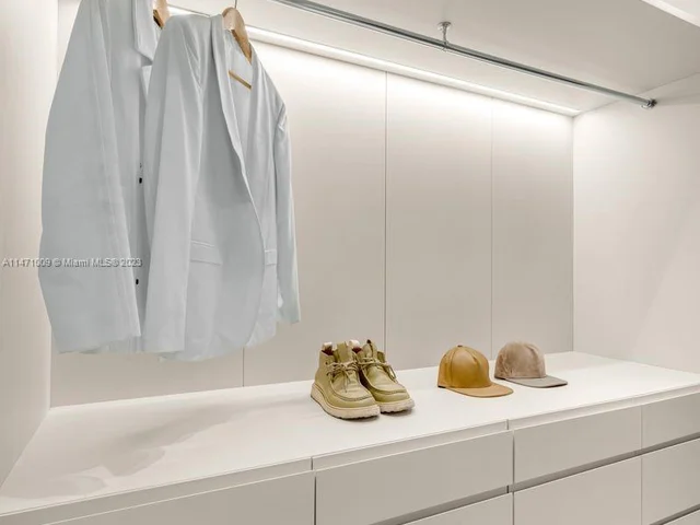 1040 Biscayne Blvd # 3007, Miami FL 33132