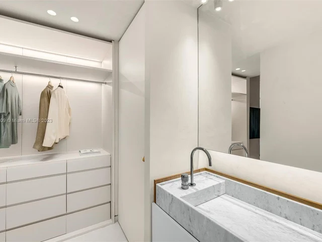 1040 Biscayne Blvd # 3007, Miami FL 33132