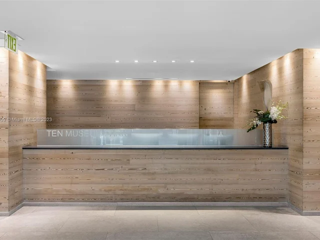 1040 Biscayne Blvd # 3007, Miami FL 33132